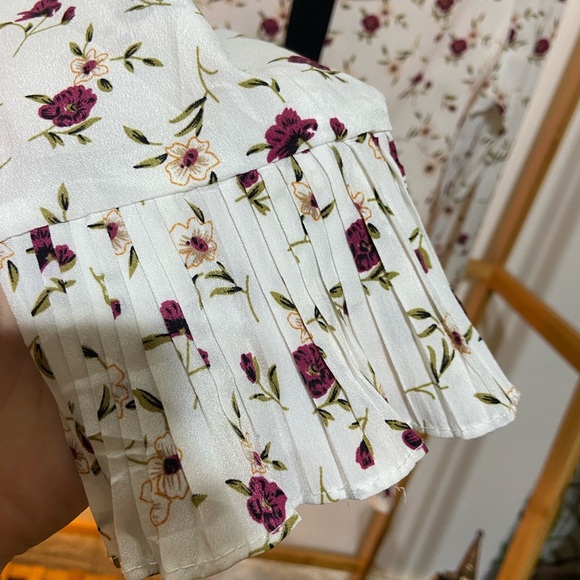 Floral Print Korean Tops .Size - M (Fit S-M) - Picture 6 of 7